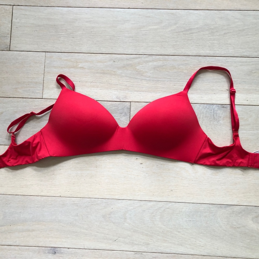 COPY - Victoria's Secret red bra 36D